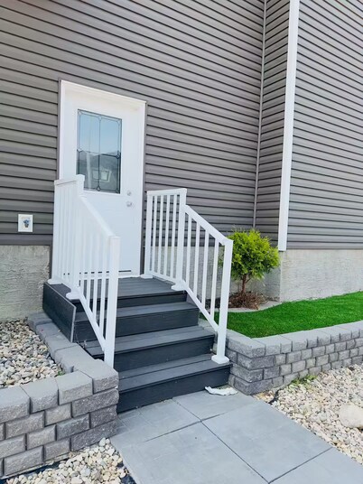 Elegant suite close to Hwy 11