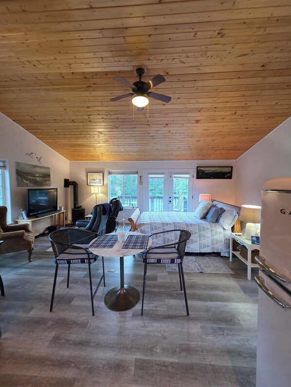 1 Schlafzimmer, Schreibtisch, Bügeleisen/Bügelbrett, kostenloses WLAN