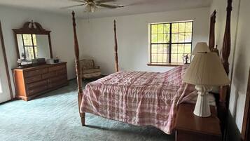 3 bedrooms, iron/ironing board, bed sheets