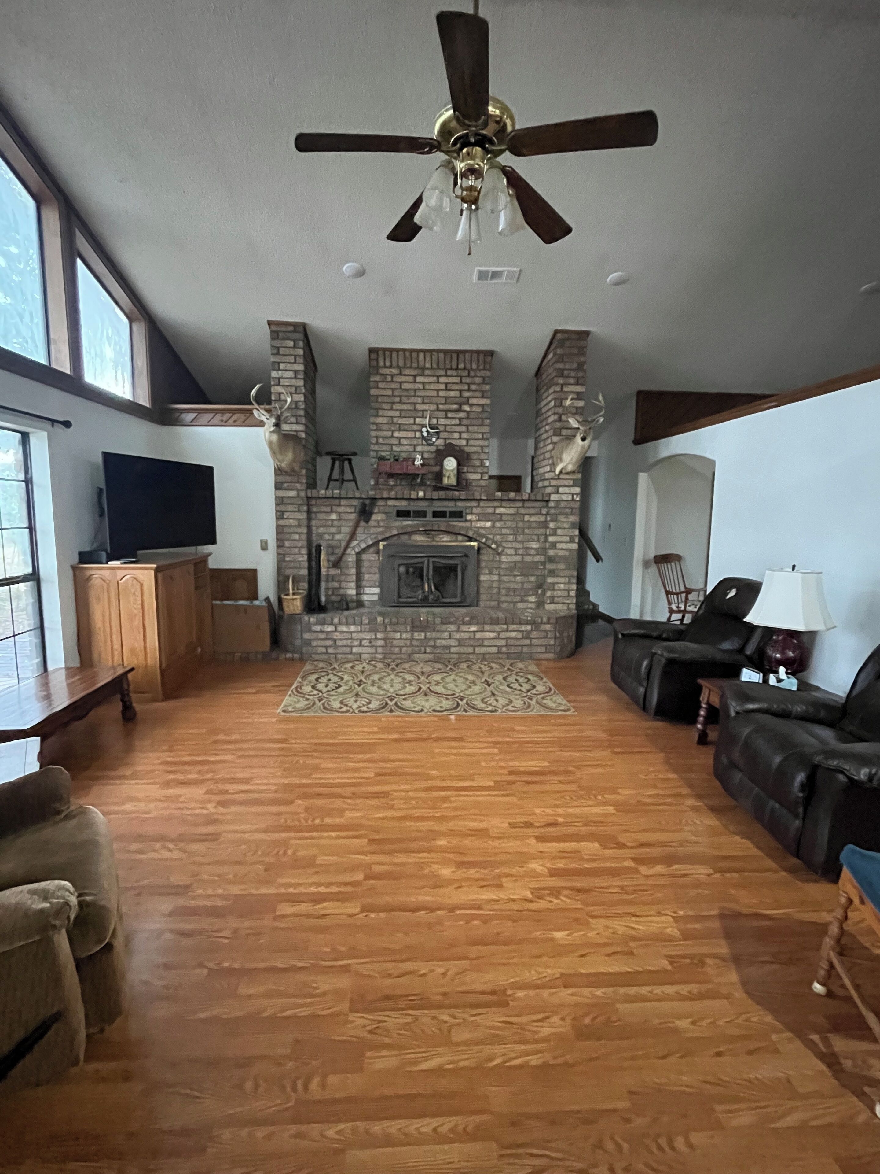 Eldstad, böcker och ett filmbibliotek