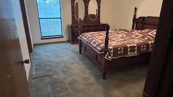 3 chambres, fer et planche Ă repasser, draps fournis