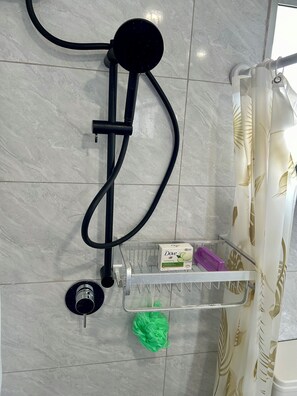 Shower, towels - Feiloakimisi (Nuku'alofa)