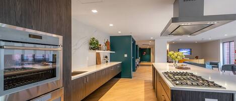 Réfrigérateur, micro-ondes, four, lave-vaisselle