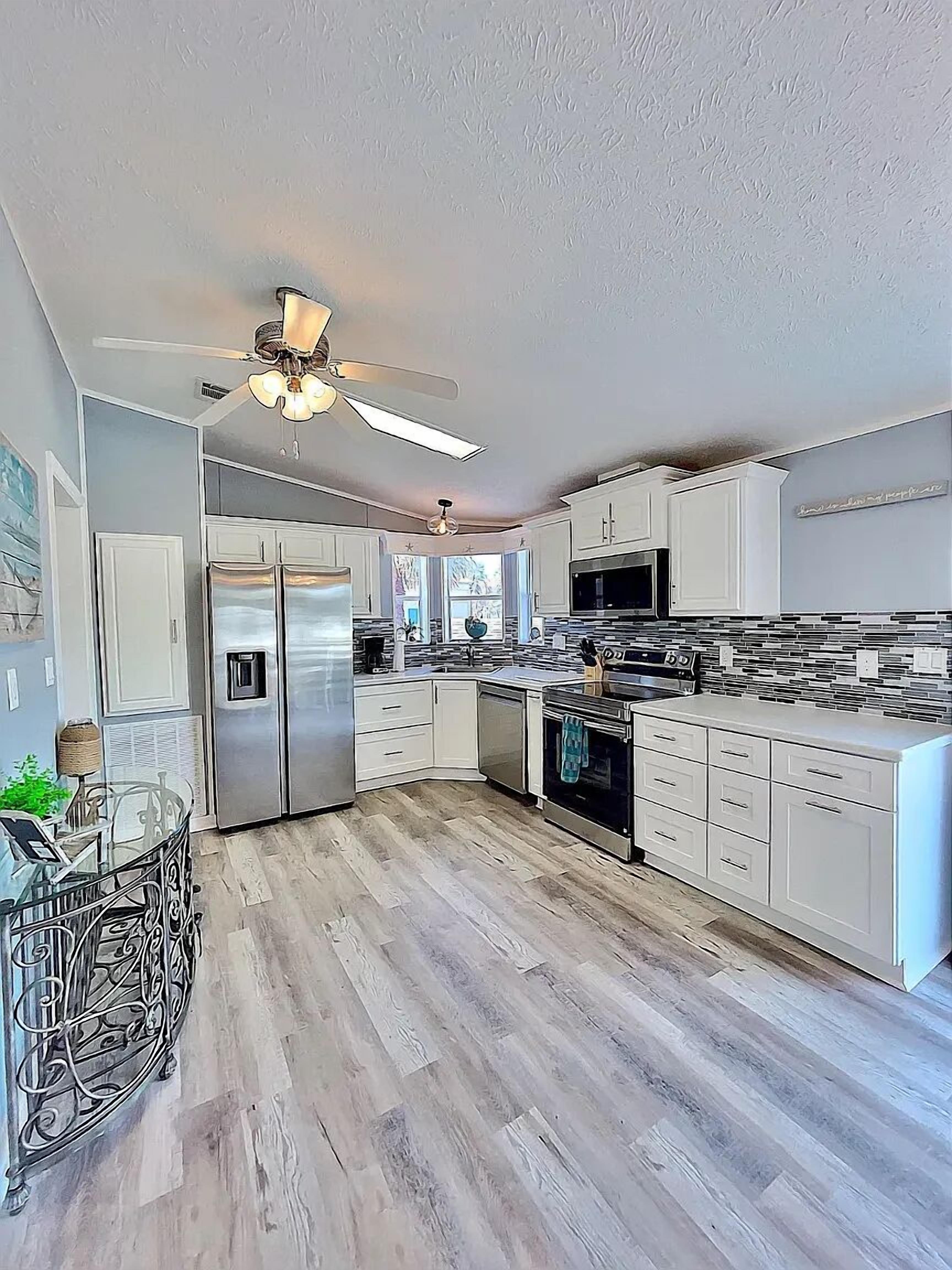 Mikrowelle, Ofen, Herdplatte, Geschirrspüler