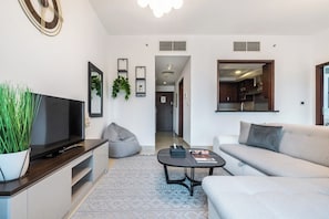 Deluxe Apartment, 1 Bedroom, Balcony, City View | Living room | 43-inch flat-screen TV with satellite channels, Netflix