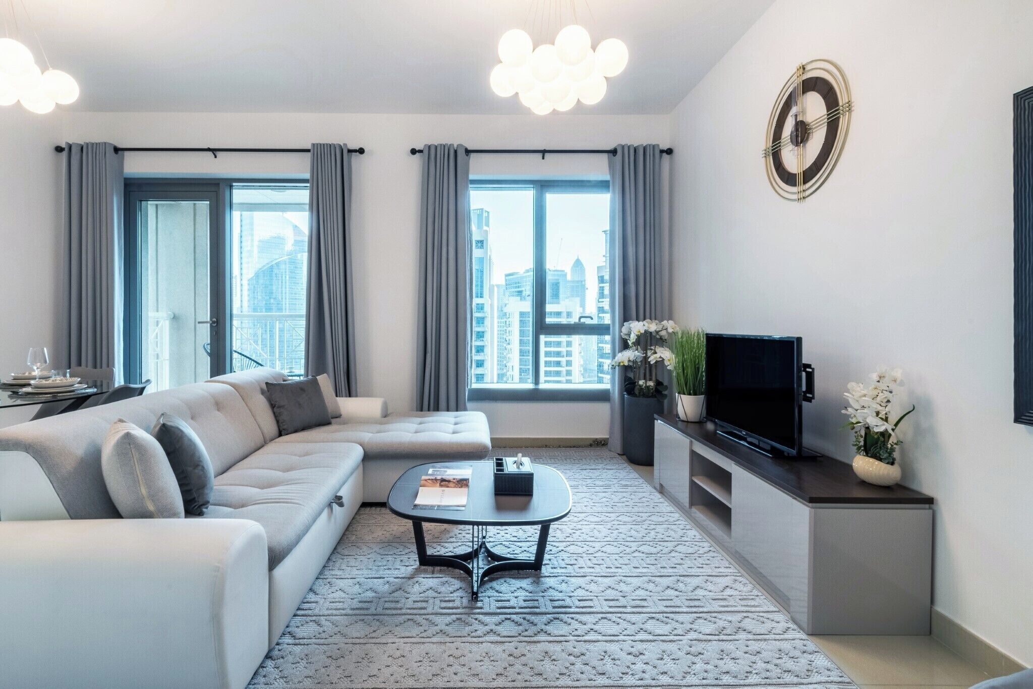 Deluxe Apartment, 1 Bedroom, Balcony, City View | Living room | 43-inch flat-screen TV with satellite channels, Netflix