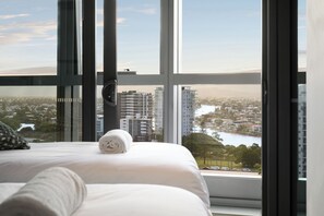 2 عدّة غرف نوم ومكواة/لوح كي وواي فاي مجانًا وملاءات أسرّة