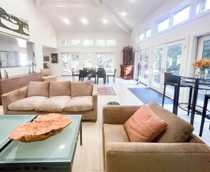 TV - Beautiful Riviera Guest Suite in Private Forest, Conveniently Located Retreat (Santa Barbara)