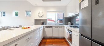 Relaxed Family Stay, Walk to Beach