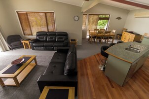 Executive Suite Upstairs | Living area