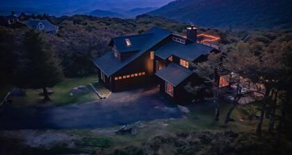 Ski In / Out Sauna Hot Tub Arcade Après Bar Views!