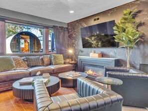 Smart TV, fireplace, video games, books - Mountaintop Chalet Sauna Hot Tub CountryClubAccess (Beech Mountain)