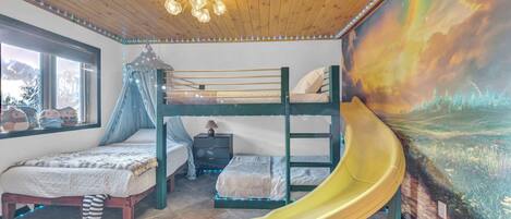 6 chambres, bureau, fer et planche Ă repasser, lit parapluie