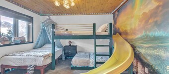 Ski In / Out Sauna Hot Tub Arcade Après Bar Views!