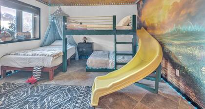 Ski In / Out Sauna Hot Tub Arcade AprĂšs Bar Views!