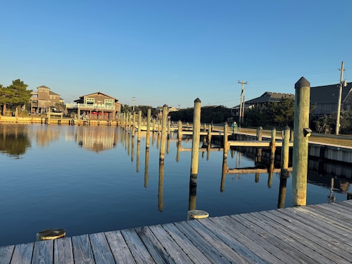 2-bedroom 2 Bath WaterView, ROUND House with AC in Hatteras, 2 Queen beds 2 twin