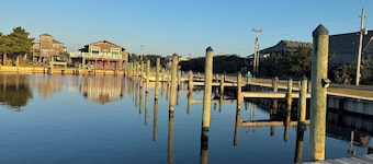 2-bedroom 2 Bath WaterView, ROUND House with AC in Hatteras, 2 Queen beds 2 twin