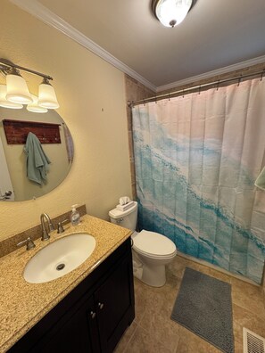 Shower, hair dryer, towels, soap - 2-bedroom 2 Bath WaterView, ROUND House with AC in Hatteras, 2 Queen beds 2 twin (Hatteras)