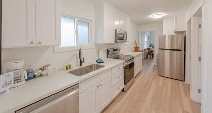 Charming Modern Cottage, Downtown @pinpointstays
