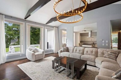 The Mansion Hotel-style 