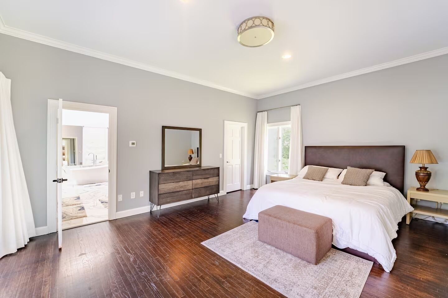 Mini-fridge, microwave, oven, stovetop