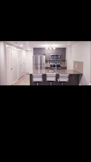Private kitchen - New community. Walking steps to SouthHealth Hospital, shopping, dining and more! (Calgary)