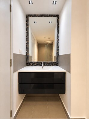 Bathroom - Garden View Apt- 1BR T1-103 (Chalong)