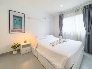 Caja de seguridad en la habitación y escritorio 