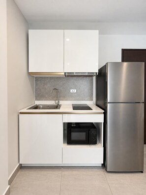 Private kitchenette - Garden View Apt- 1BR T1-103 (Chalong)