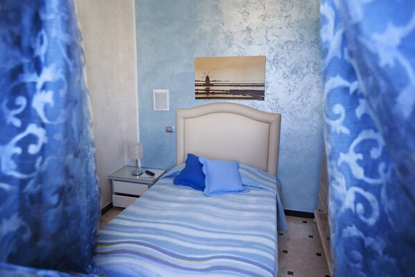Economy Single Room, Sea View | In-room safe, desk, free WiFi
