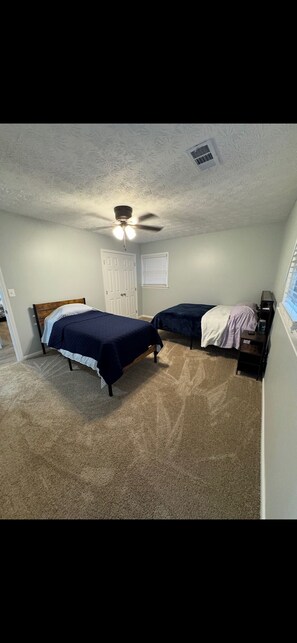 Tabla de planchar con plancha, cuna de viaje y wifi gratis