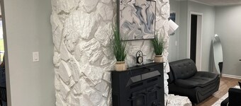 Wonderful 3-bedroom house 2-Full Bath 2-Living Room Game Room & Barn in Fairburn