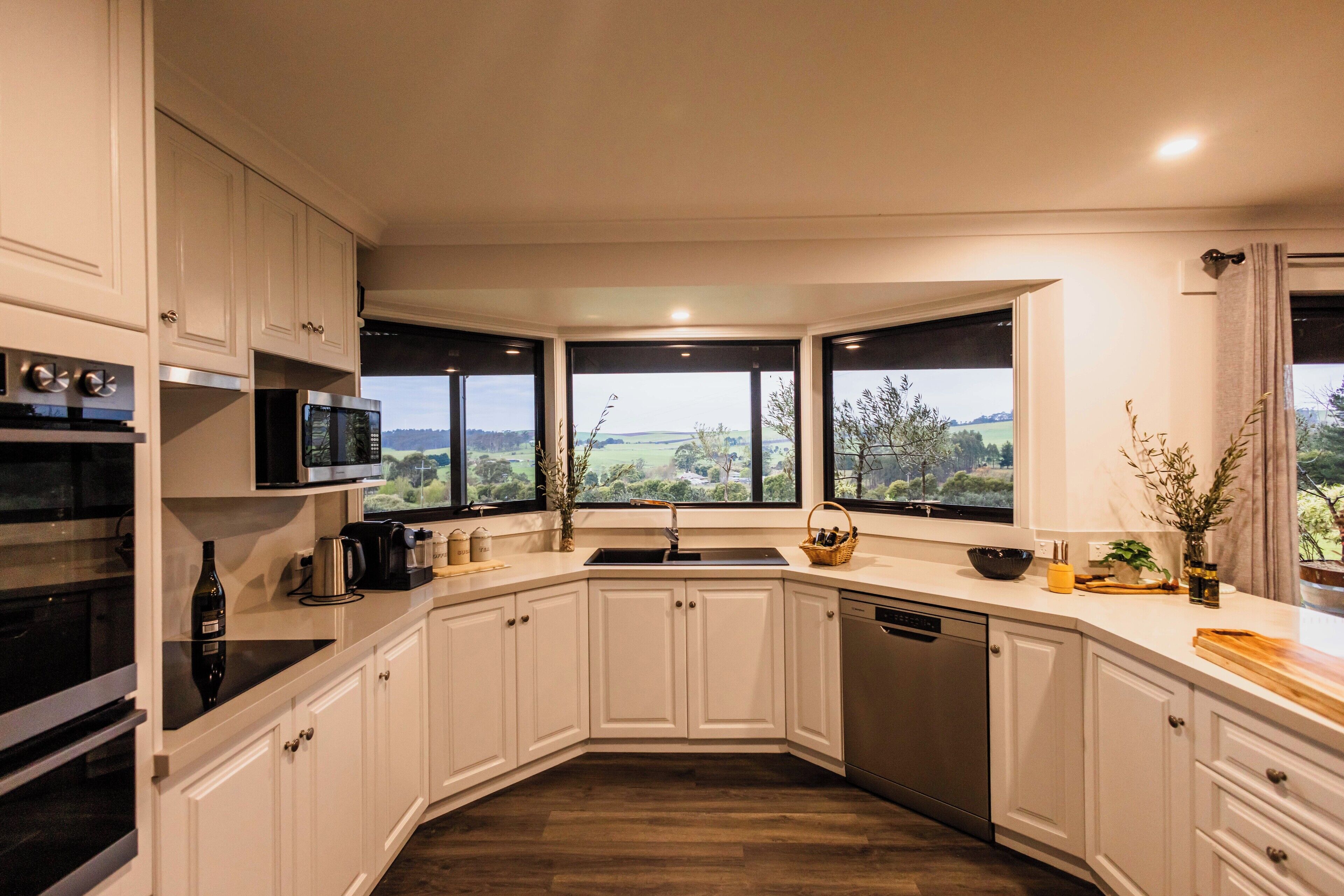 冰箱、微波炉、烤箱、炉灶