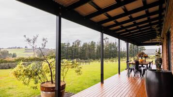 تناول الطعام بالخارج