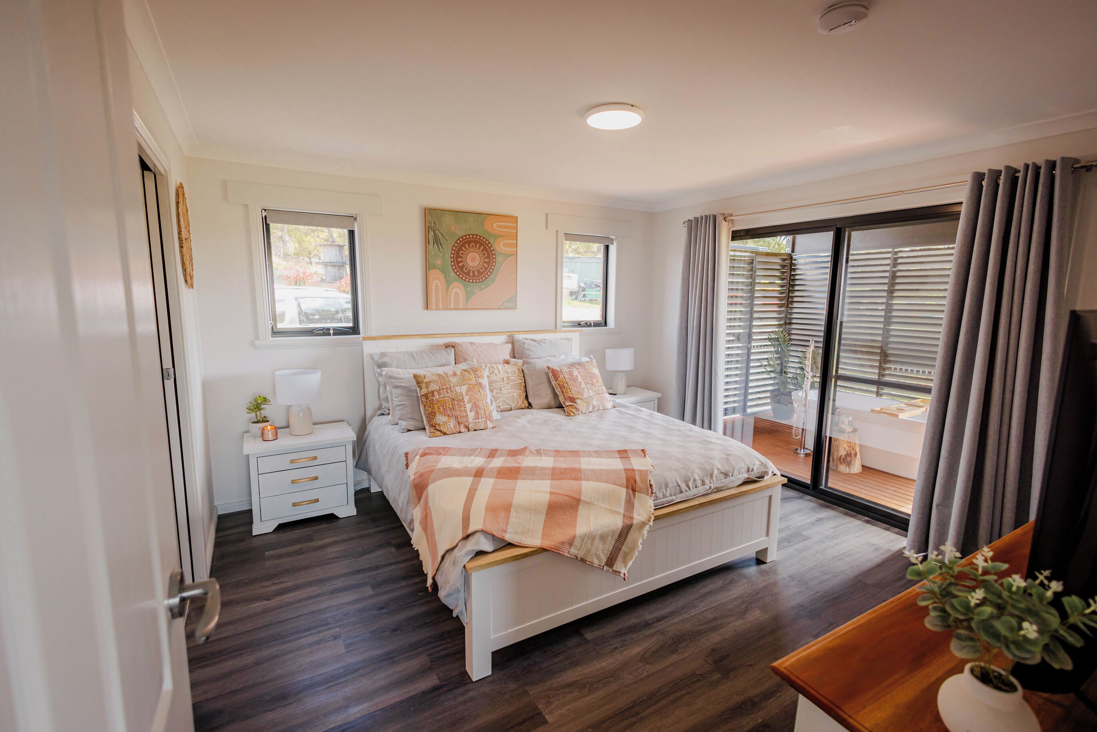 4 عدّة غرف نوم ومكواة/لوح كي وواي فاي مجانًا وملاءات أسرّة