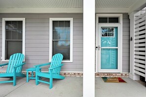 Exterior detail - 4BR ViBe District Retreat • Pet- Friendly • Close to the Beach (Virginia Beach)