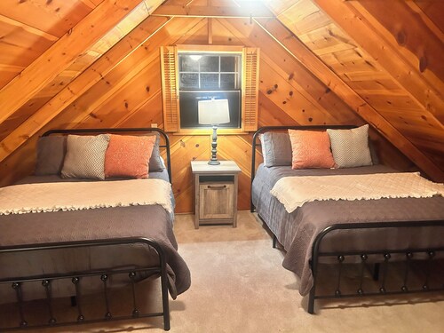 Cozy Ozark Escape Cabin With Mountain Views