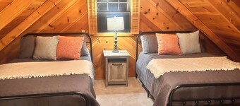 Cozy Ozark Escape Cabin With Mountain Views