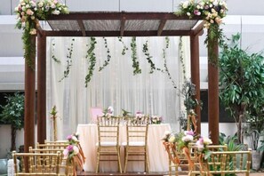 Indoor wedding - Royal Plaza on Scotts (Singapore)