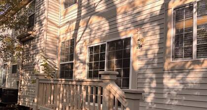 Spacious 4BR Family-Friendly Retreat sleeps 8