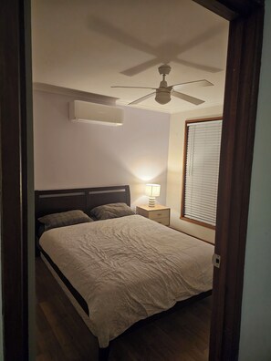2 habitaciones, tabla de planchar con plancha, wifi y ropa de cama 