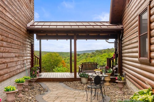 Mountain Escape w Private Suite Modern Comforts