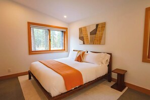 3 bedrooms, internet, bed sheets