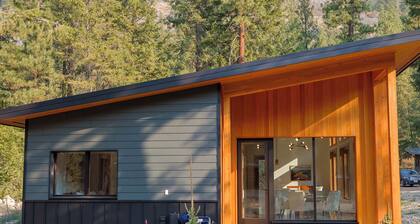 Gathering Pines – Trailside Modern 3BR in Mazama