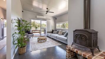 TV, fireplace, stereo