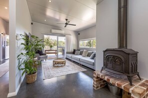 TV, fireplace, stereo