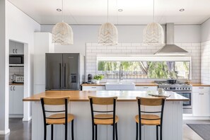 Micro-ondes, four, plaque de cuisson, lave-vaisselle