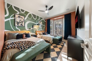 5 bedrooms, iron/ironing board, WiFi, bed sheets