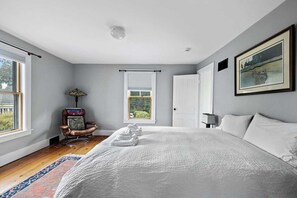 4 多间卧室、办公桌、熨斗/熨衣板、旅行婴儿床