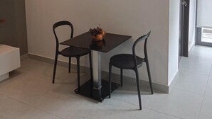 55 インチのテレビ (デジタル放送視聴可)